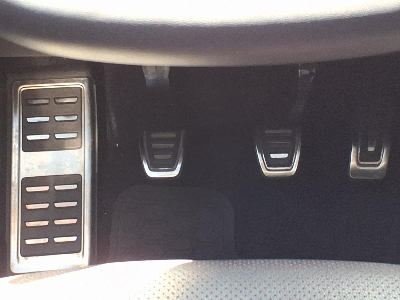 Used 2024 Pure White Volkswagen Autobahn image 24