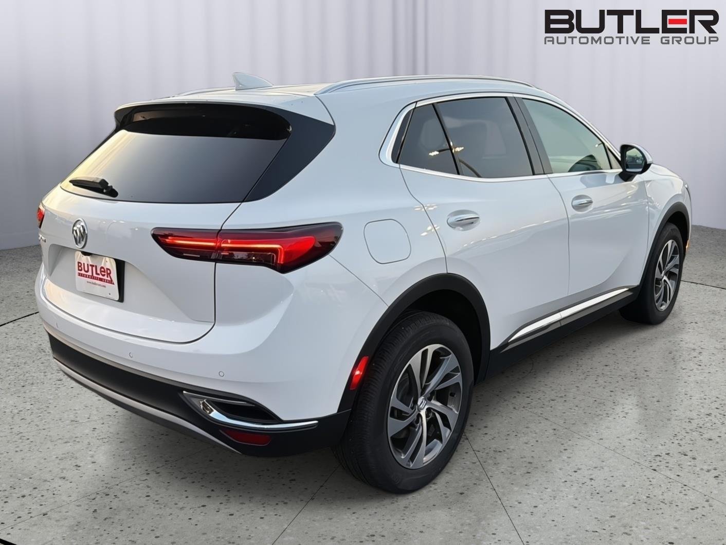 Used 2023 Summit White Buick Essence image 6