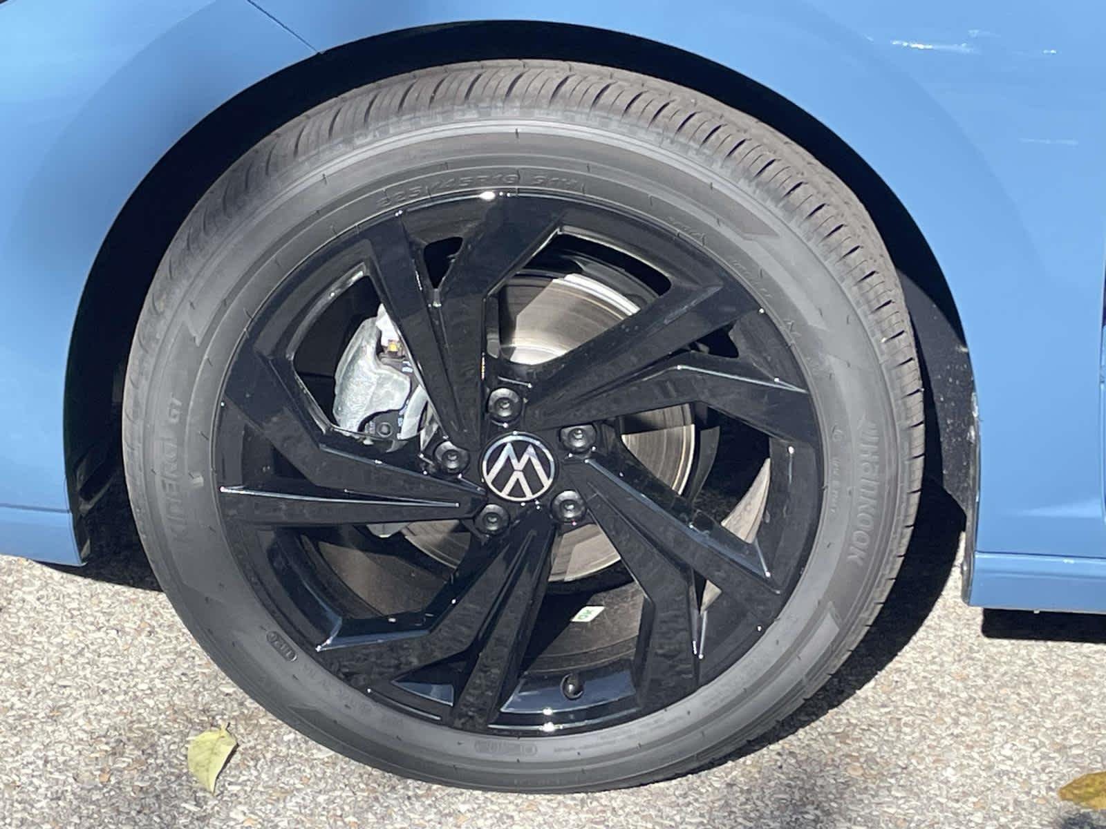 New 2027 MONTEREY BLUE PEARL Volkswagen SE image 14