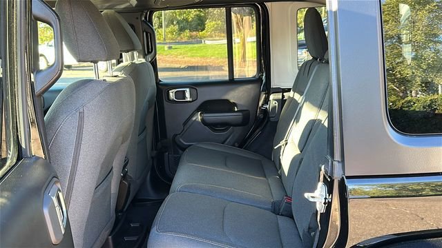 Used 2024  Jeep Sport S image 25