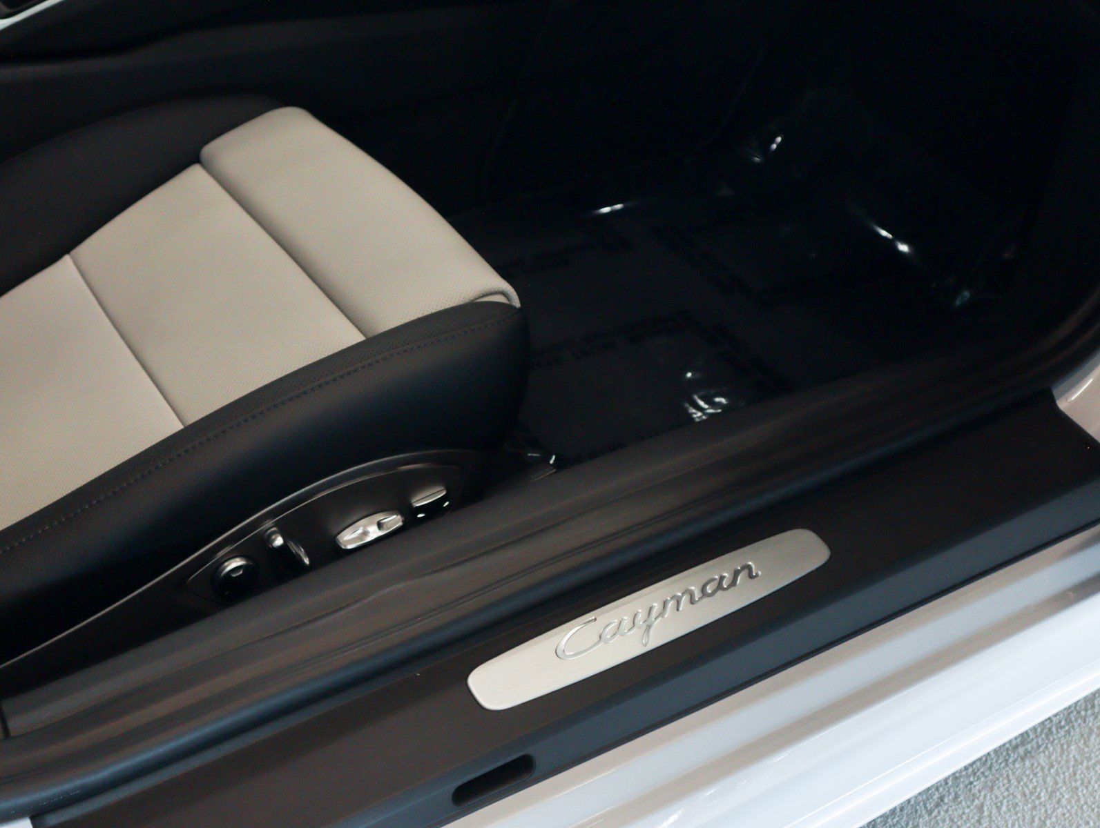 2025 Porsche 718 - Photo 28