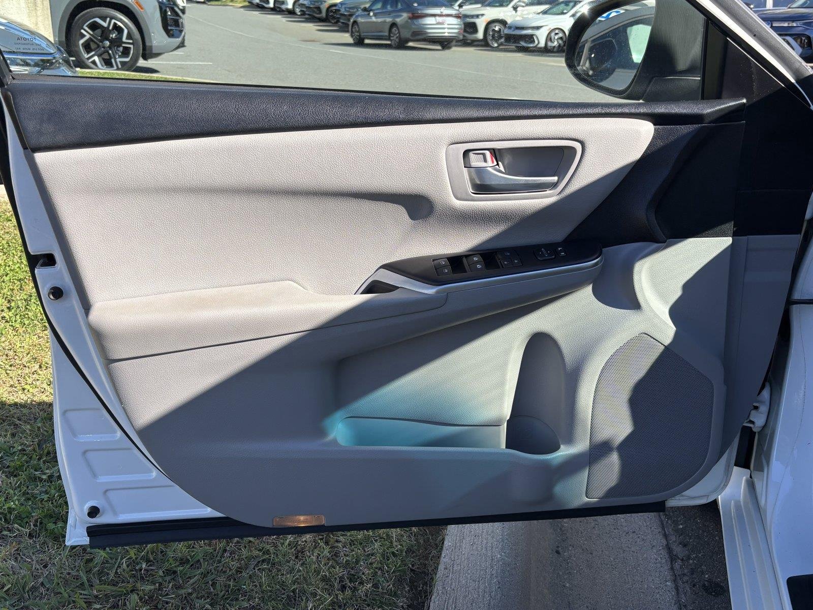 Used 2017 Blizzard Pearl Toyota SE image 10