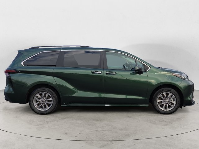 Used 2025  Toyota XLE image 4