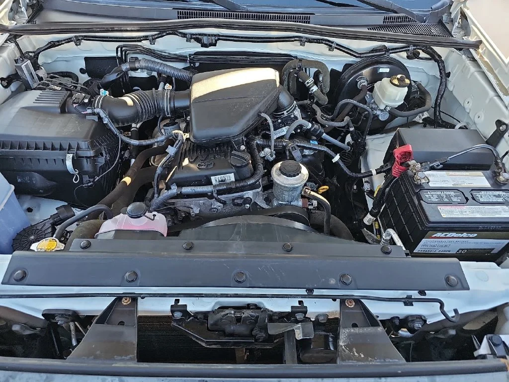 Used 2015 White Toyota Base image 30