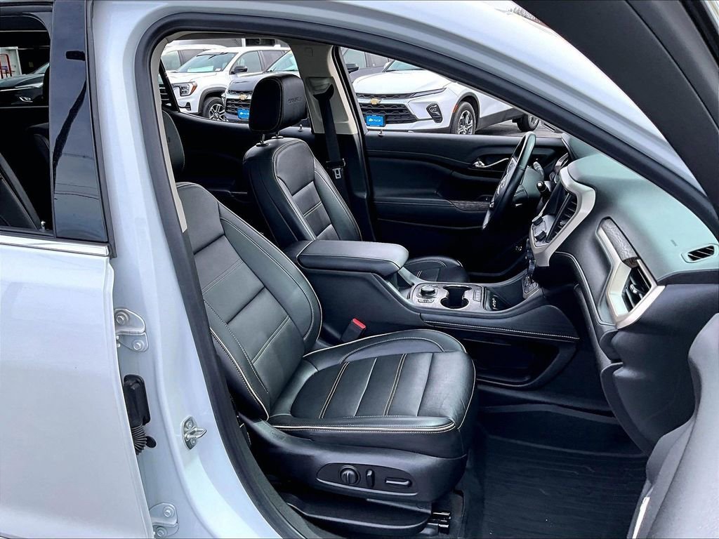 Used 2023 White Frost Tricoat GMC Denali image 11