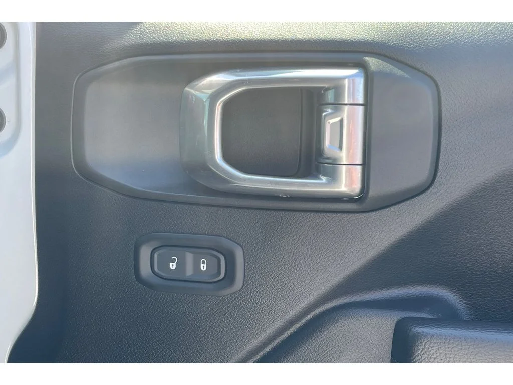 Used 2022 Bright White Clearcoat Jeep Unlimited Rubicon image 22