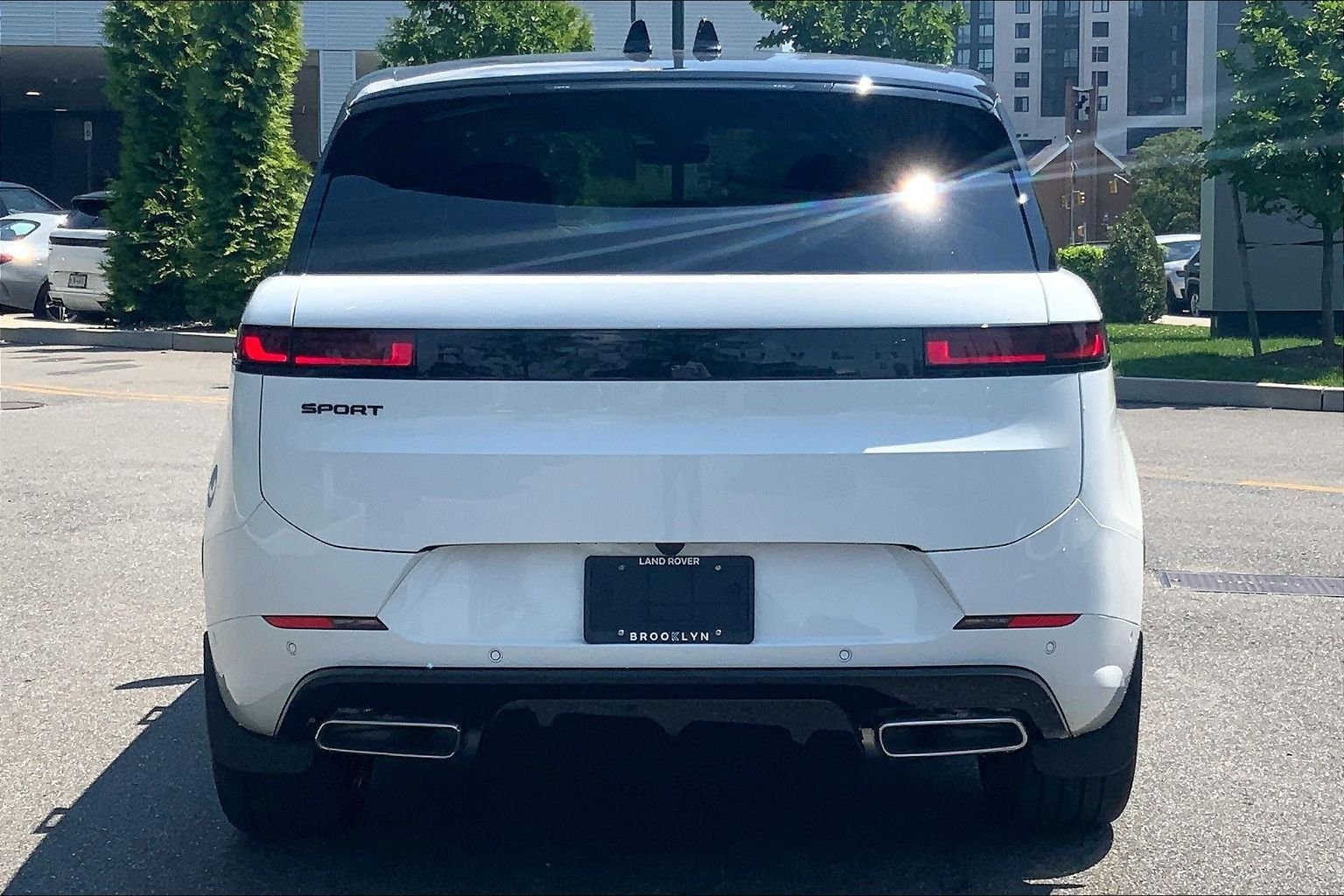 New 2026 Fuji White Land Rover Dynamic SE image 4