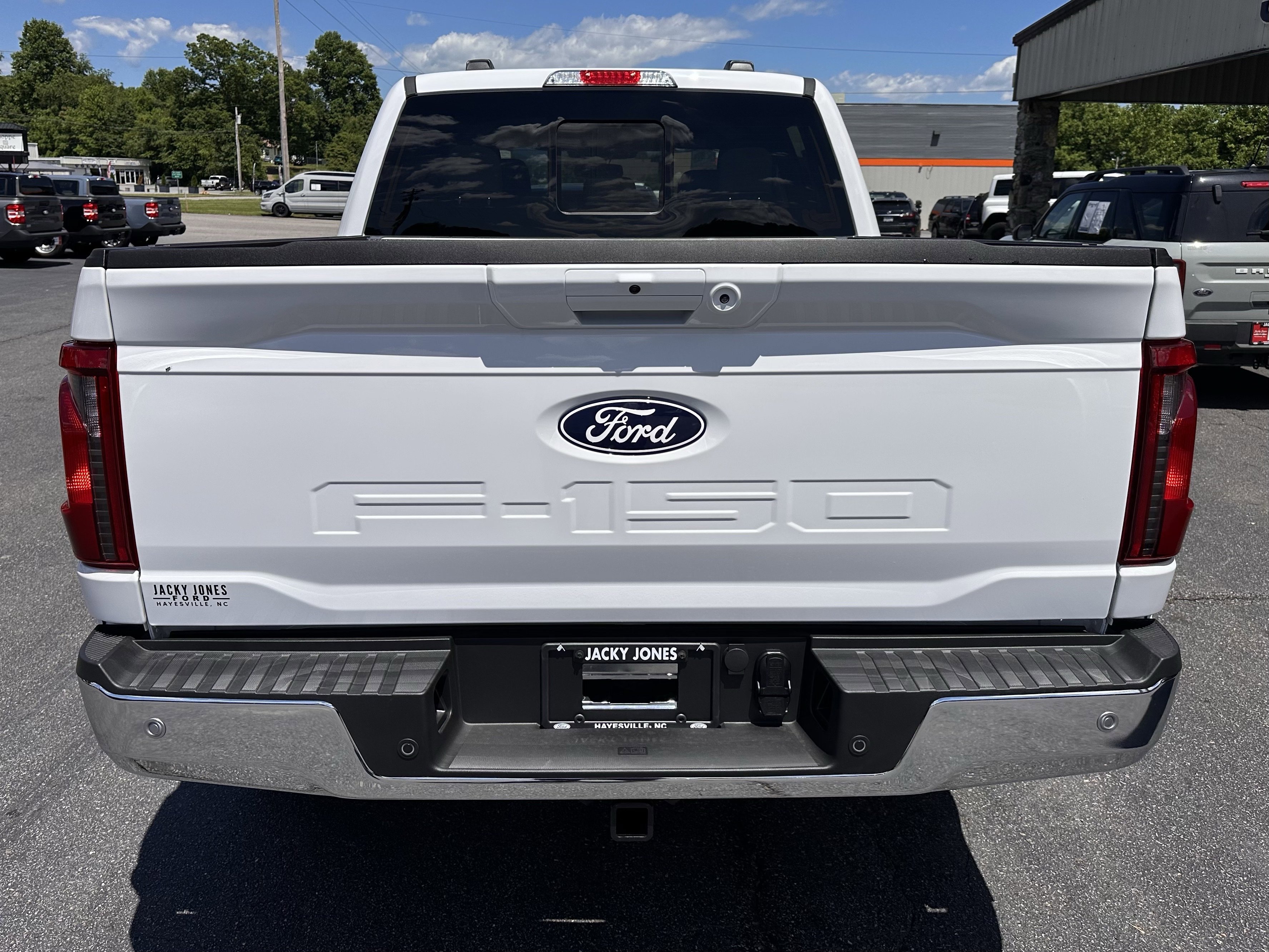 New 2026 Oxford White Ford XLT image 7