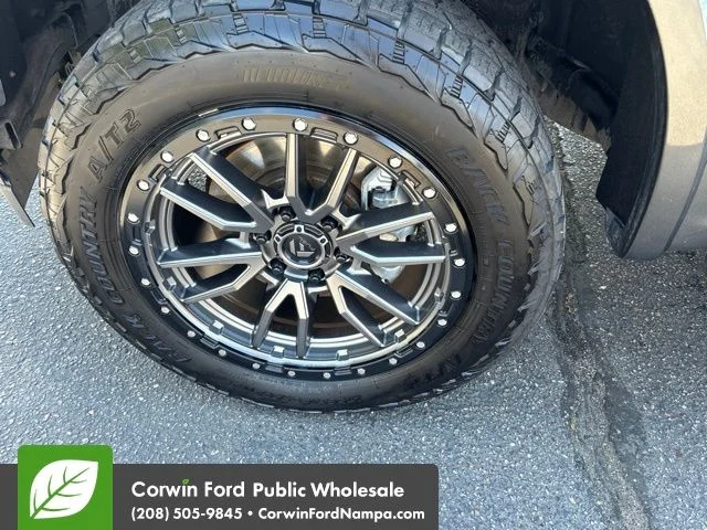 Used 2018 Gray Ford Lariat image 9