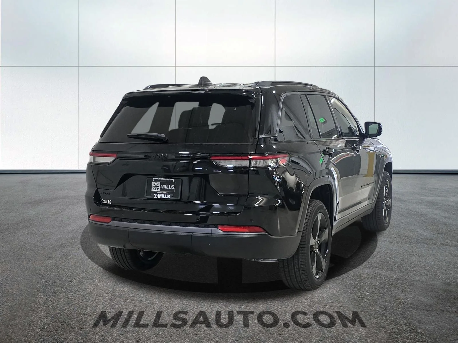 New 2026 Diamond Black Crystal Pearl-Coat Exterior Paint Jeep Limited image 7