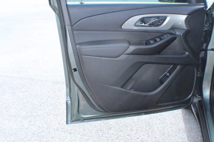 Used 2023 Silver Sage Metallic Chevrolet LT Cloth image 6