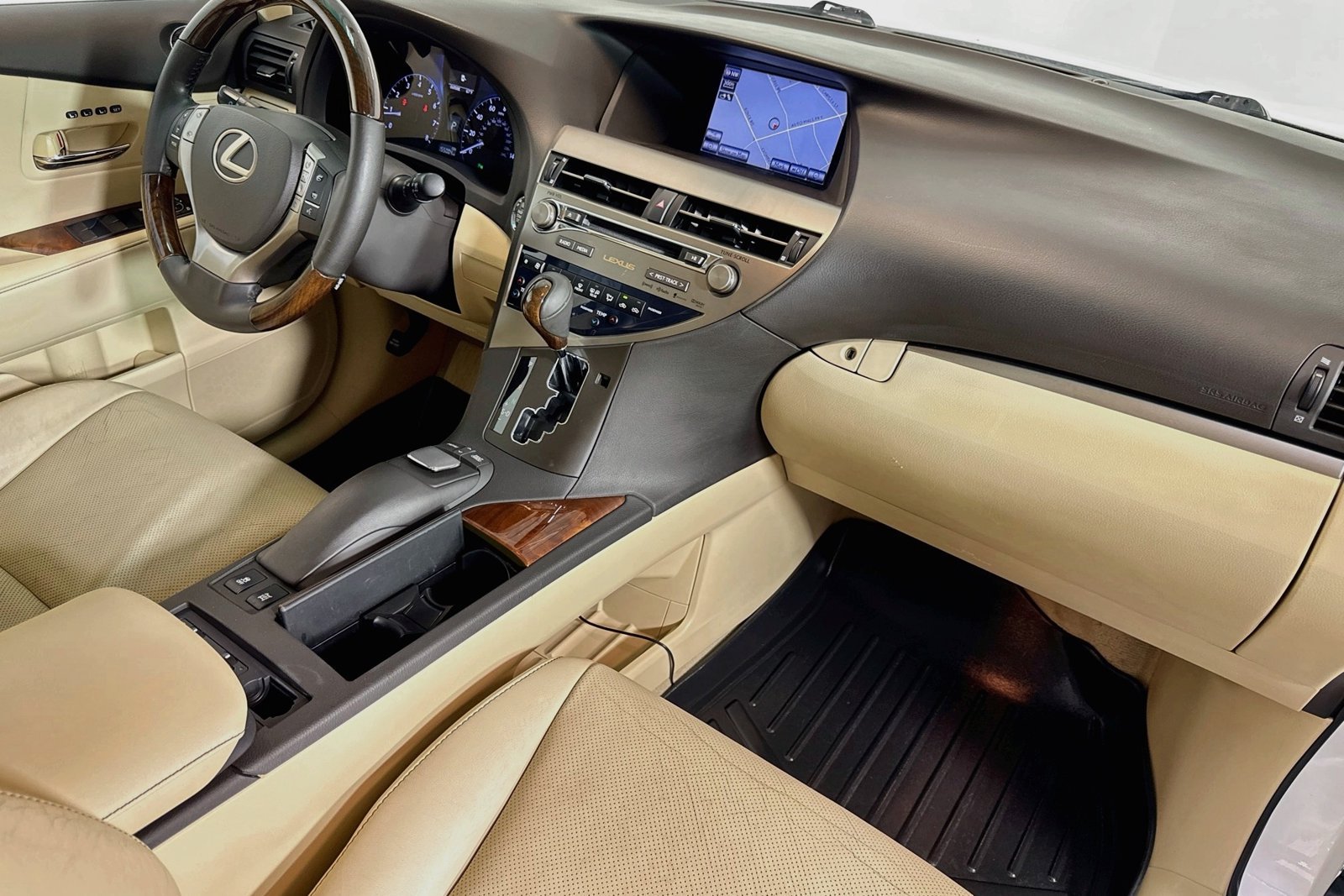 Used 2013 Starfire Pearl Lexus  image 27
