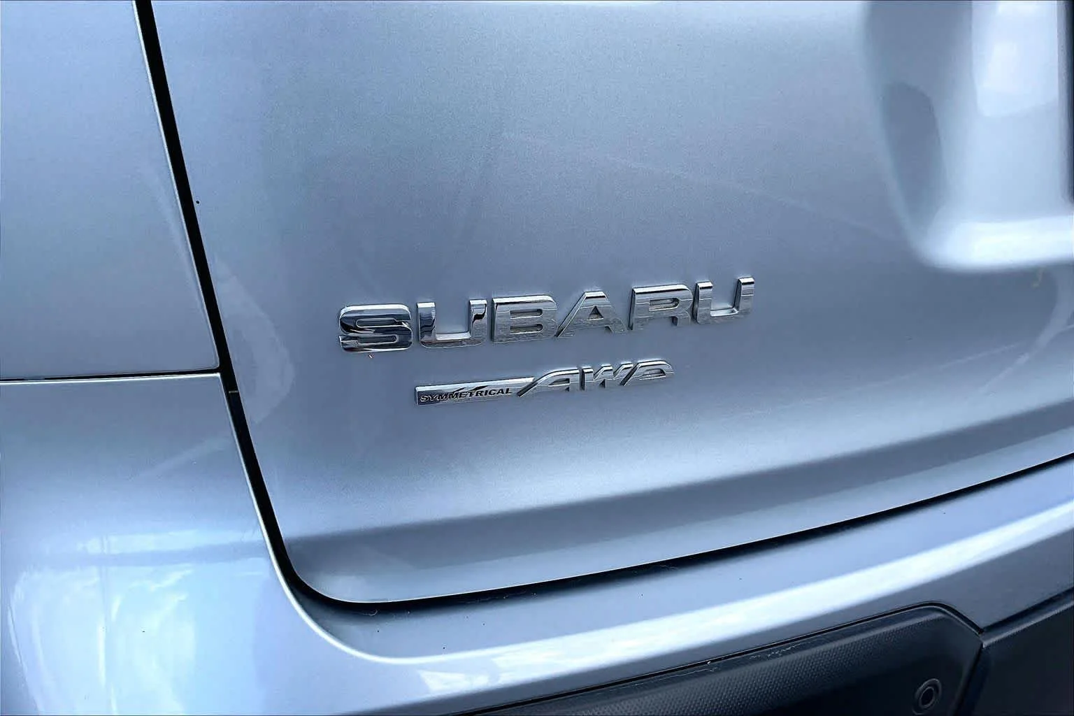 Used 2022 Ice Silver Metallic Subaru Premium image 10