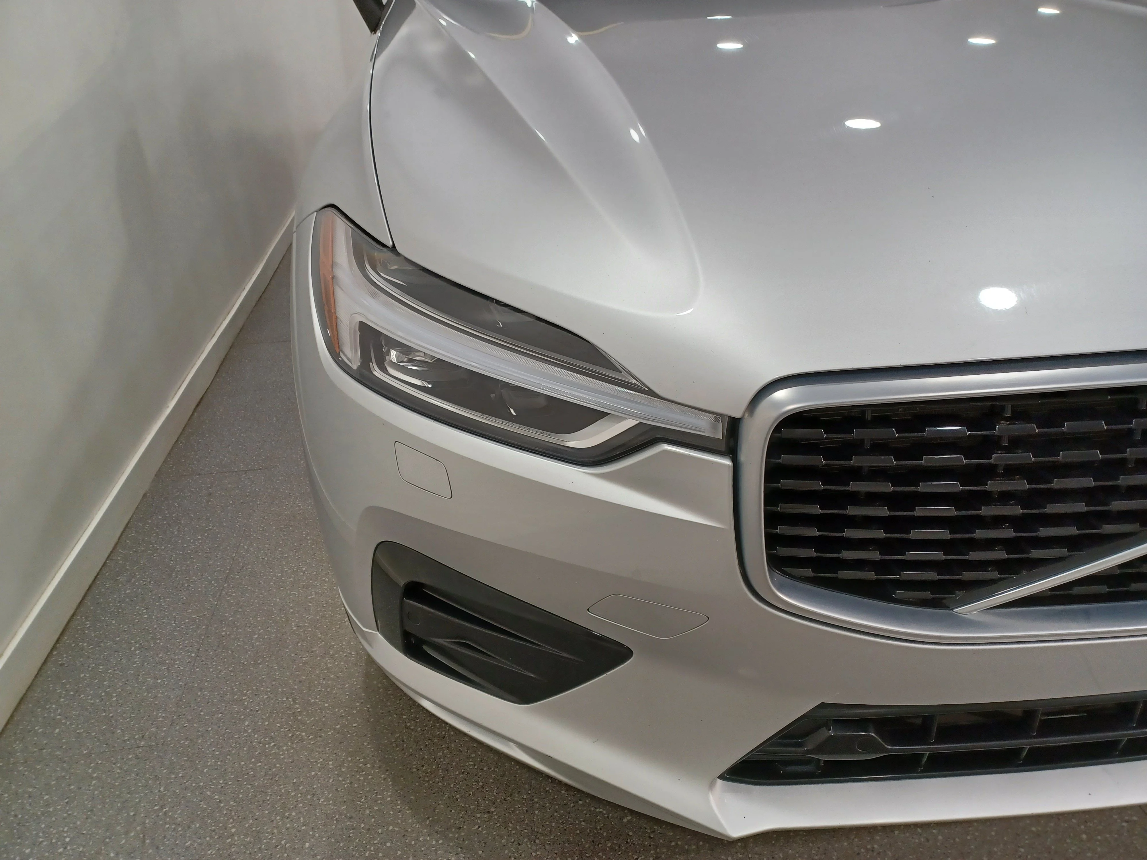 Certified Used 2020 Silver Volvo T6 R-Design AWD*Adaptive Cruise | Nav | Pano Roof | Htd Leather | Lane Keep Assist | Park Assist image 4