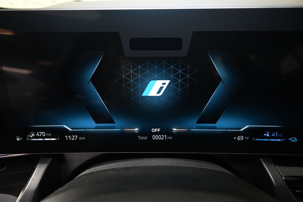 New 2027 Black Sapphire Metallic BMW 550e xDrive image 26