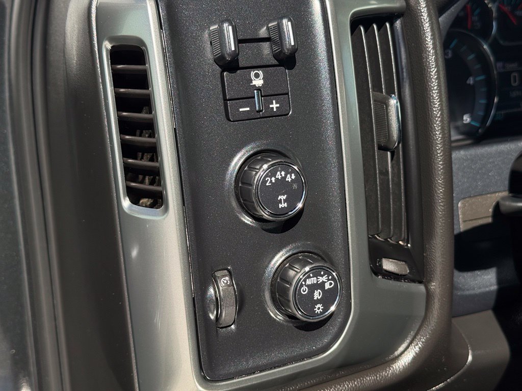 Used 2018 Gray Chevrolet LT image 32
