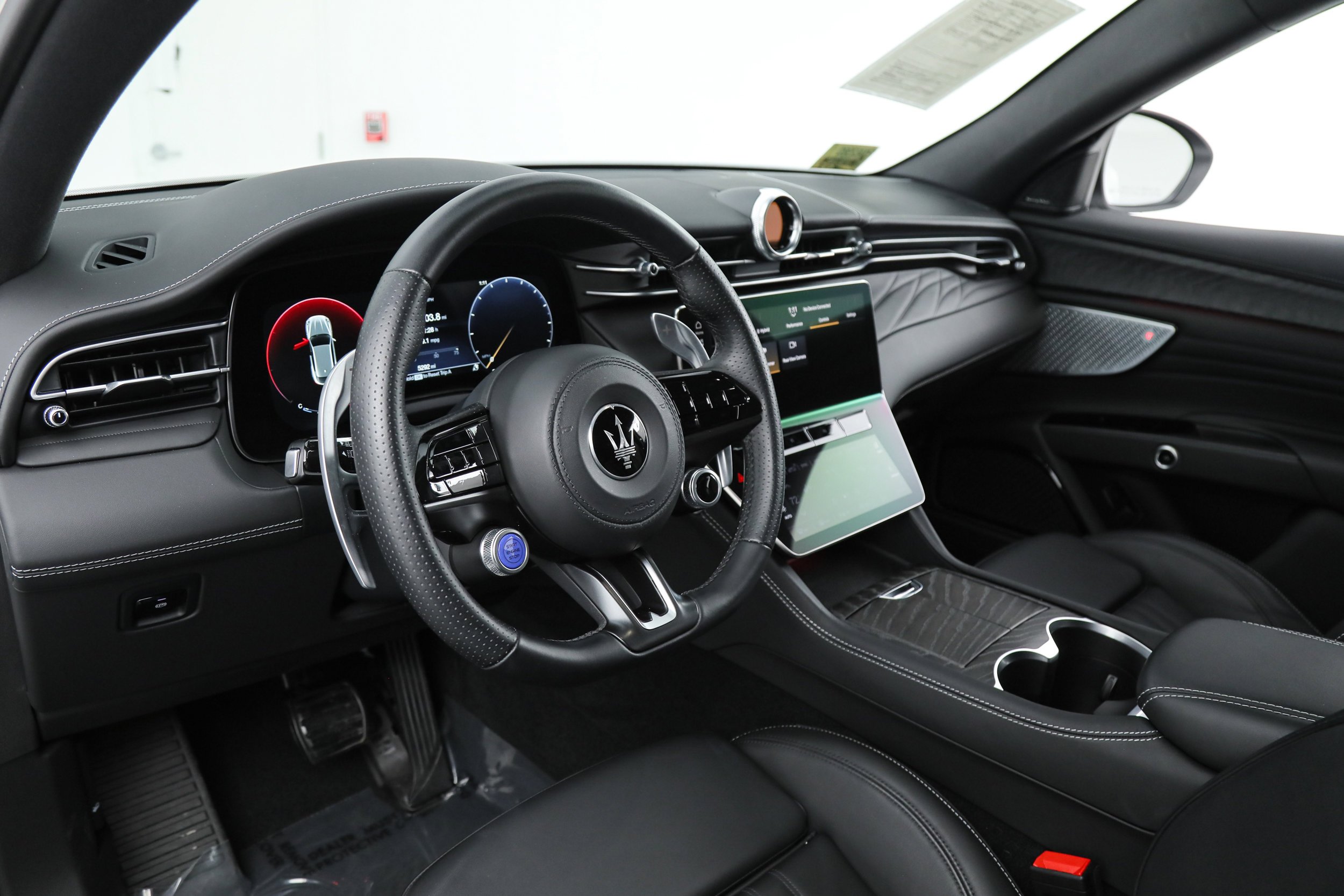 New 2025 White Maserati  image 18