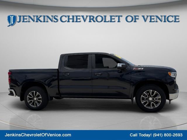 2022 Chevrolet Silverado 1500 LT - Photo 2