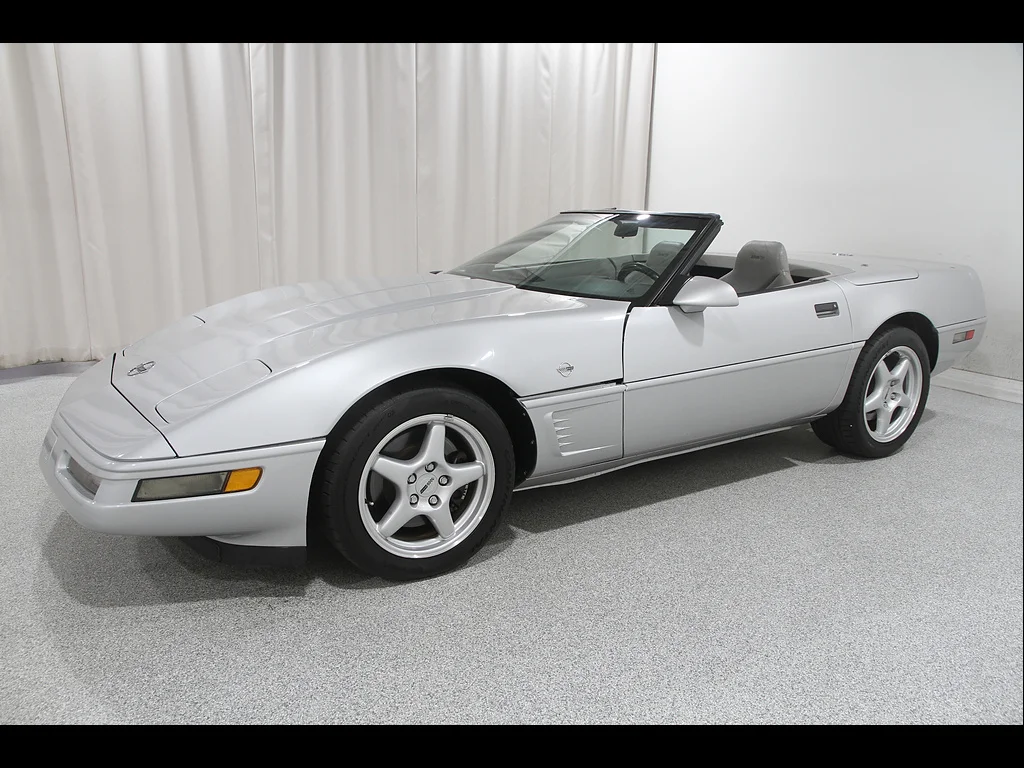 Used 1996  Chevrolet Base image 4