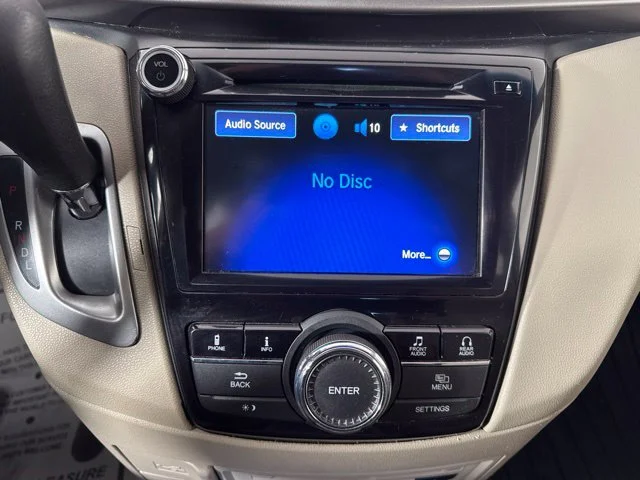 Used 2016 White Honda SE image 17
