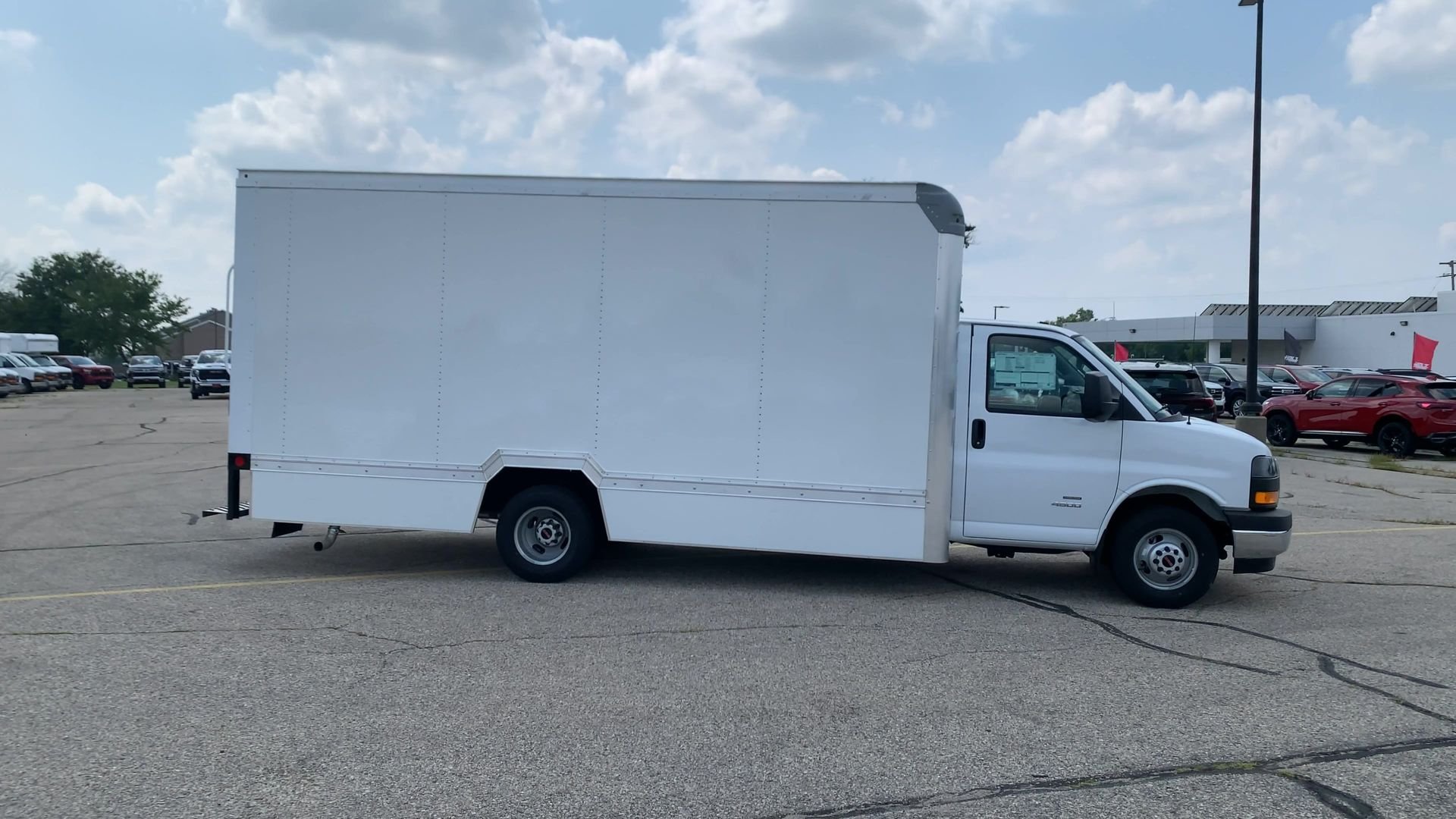New 2024 Summit White GMC 2WT image 9