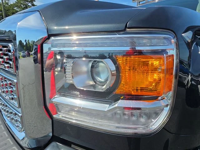 Used 2018 Gray GMC Denali image 33