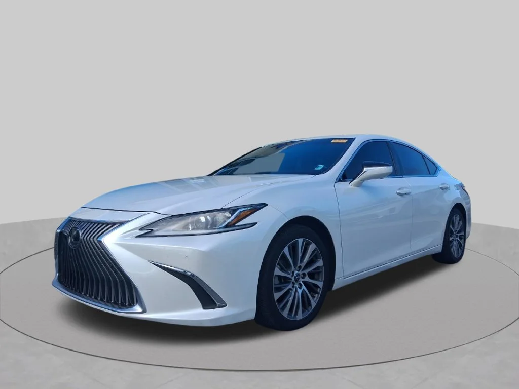 Used 2021 White Lexus 350 image 1
