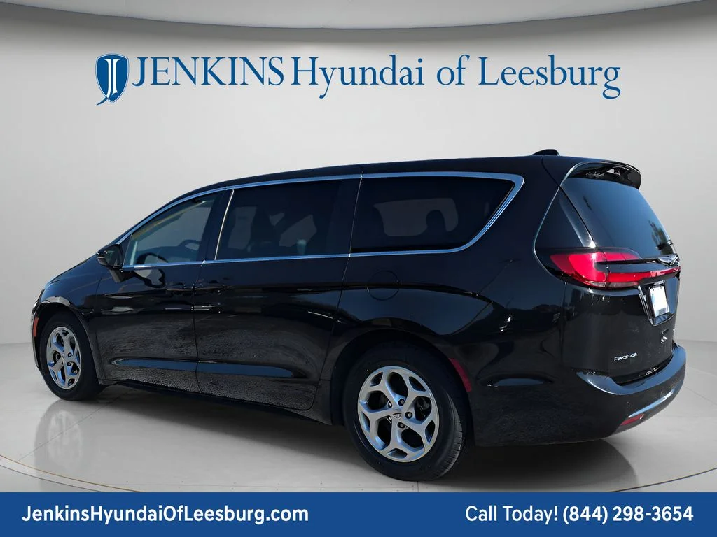 Used 2024 Black Chrysler Limited image 7