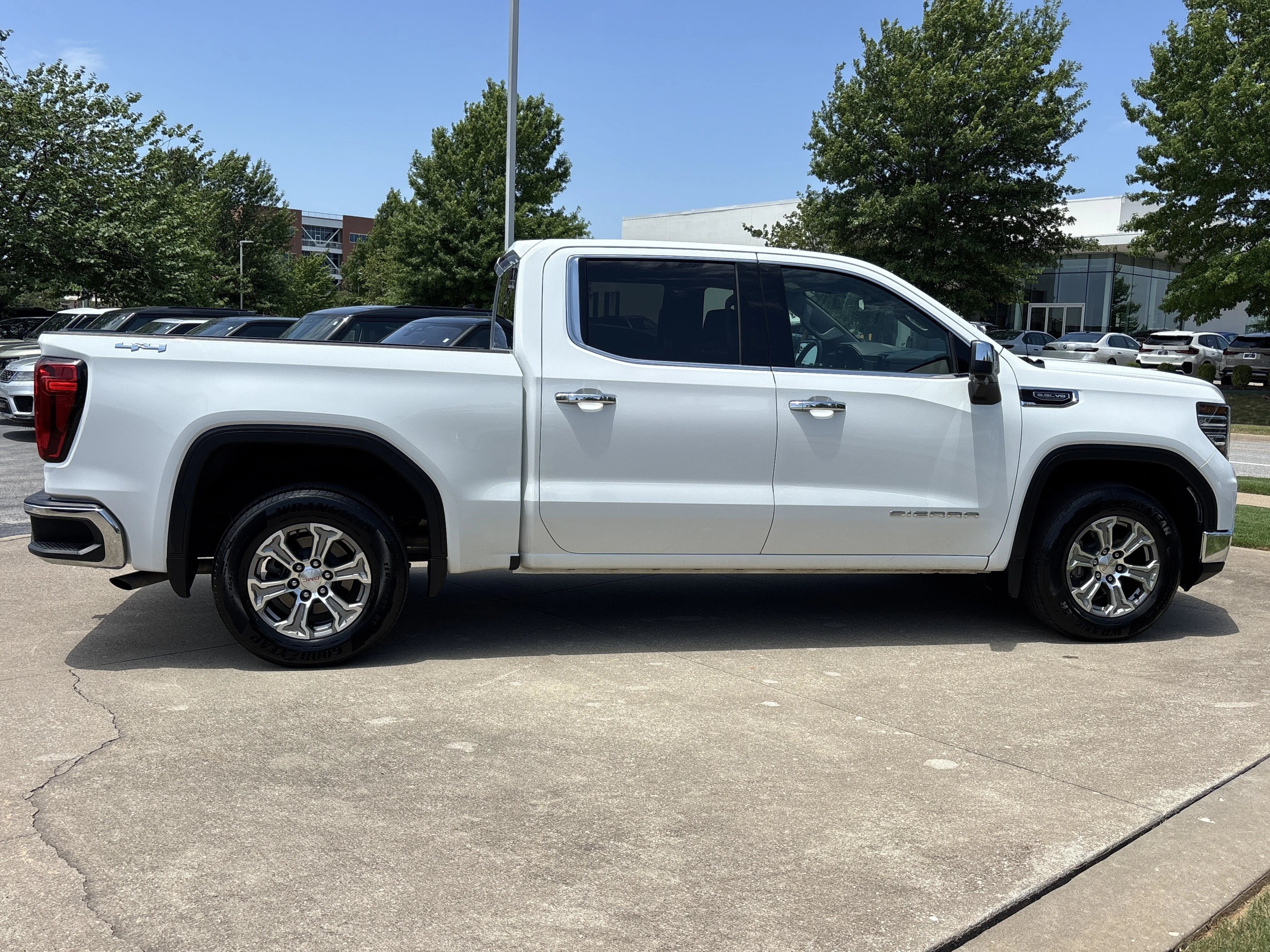 Used 2022 Summit White GMC SLT Crew Cab 4WD image 2