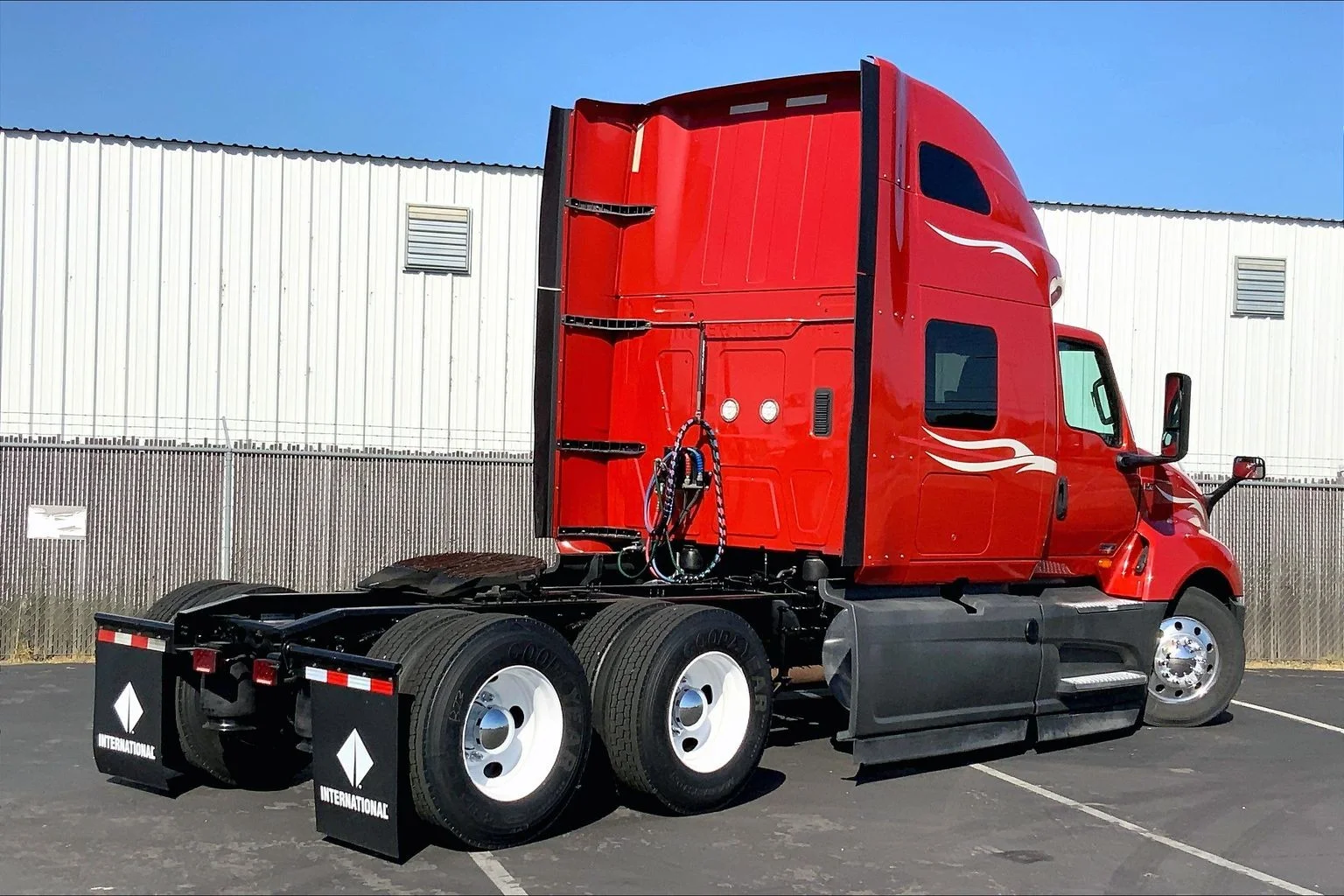 Used 2023 Red International  image 15