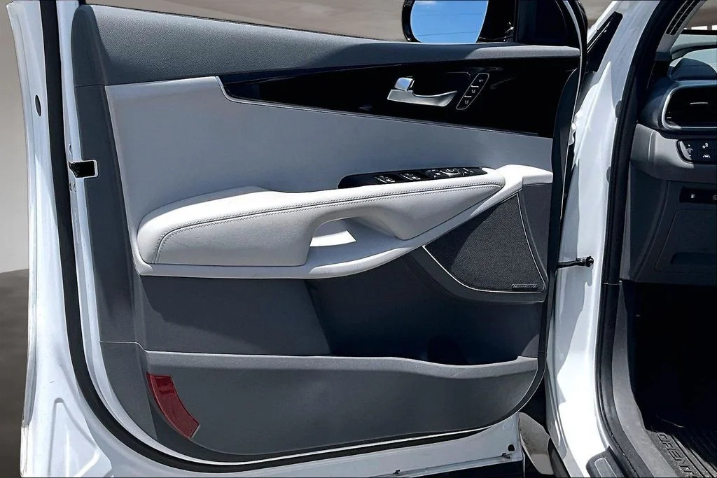 Used 2020 White Kia SX image 19