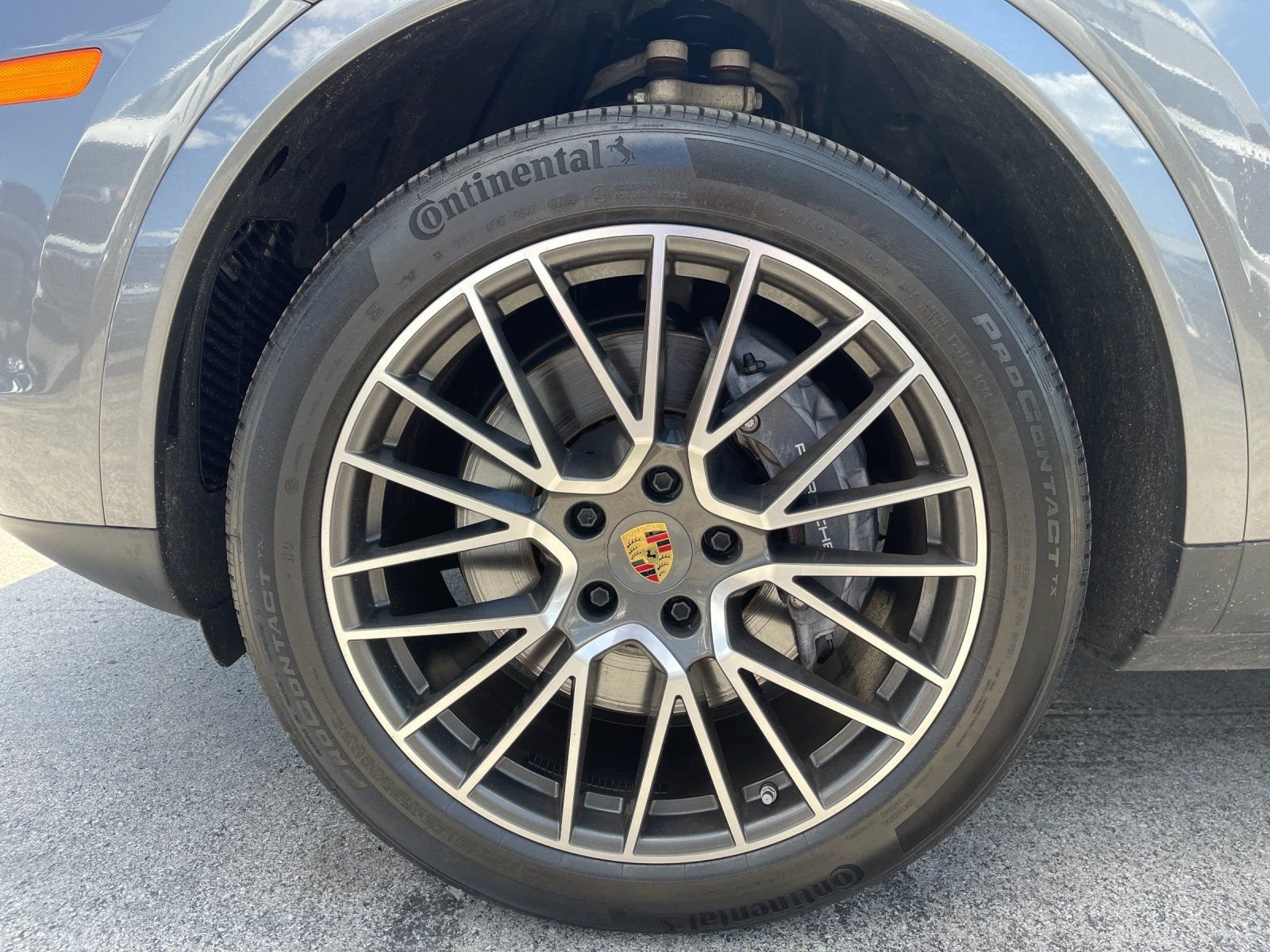 Used 2023  Porsche Base image 33