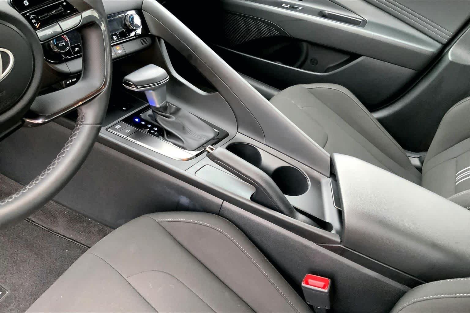 Used 2025 Abyss Black Hyundai SEL Sport image 16