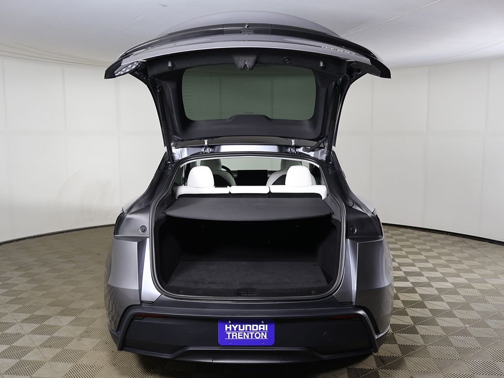 2026 Tesla Model Y Long Range - Photo 16