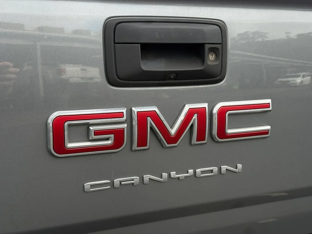 Used 2022 SATIN STEEL METALLIC GMC 4WD Elevation image 7
