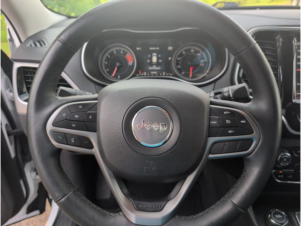 Used 2019 WHITE Jeep 4d SUV 4WD Limited 3.2L image 22