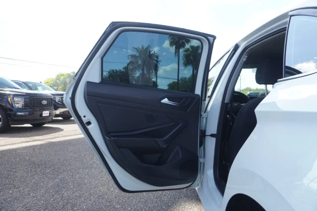 Used 2025  Volkswagen S image 18