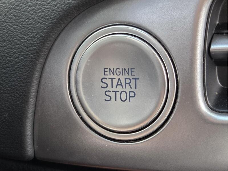 Used 2023 White HYUNDAI SEL FWD image 26