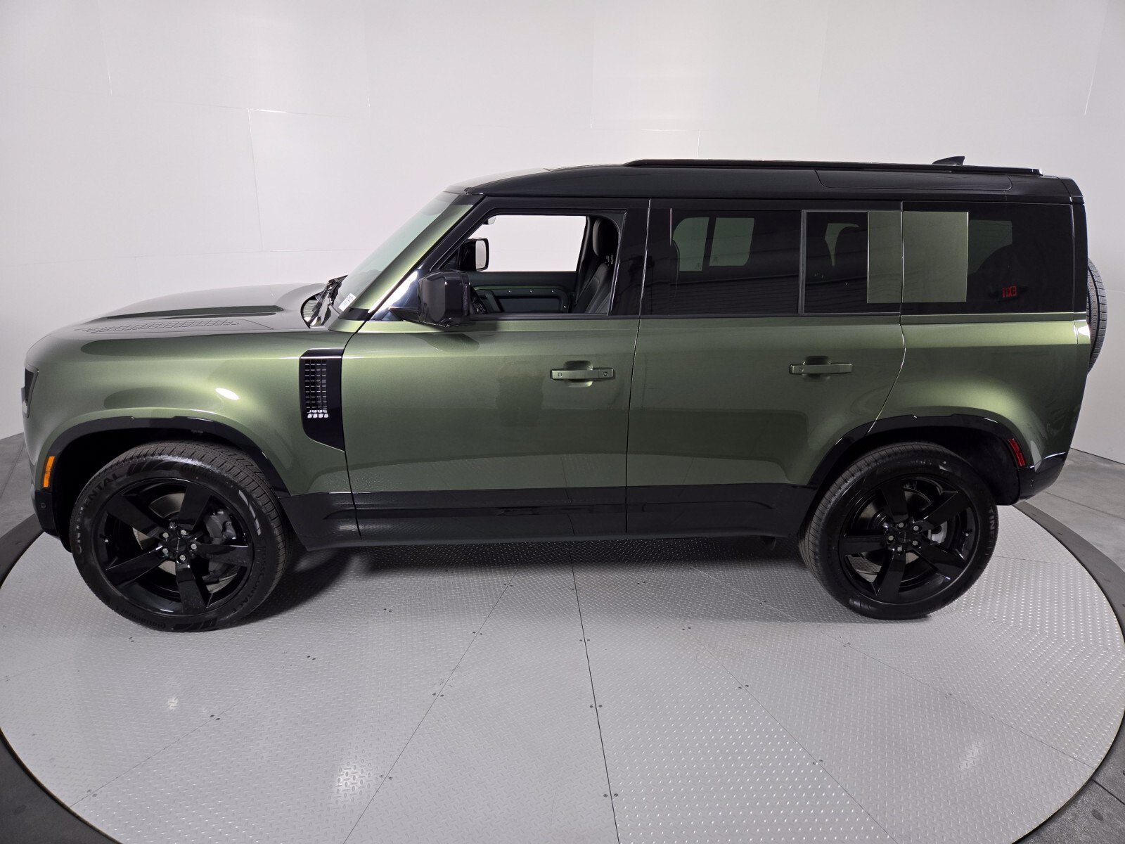 New 2026 Woolstone Green Land Rover X-Dynamic SE image 33