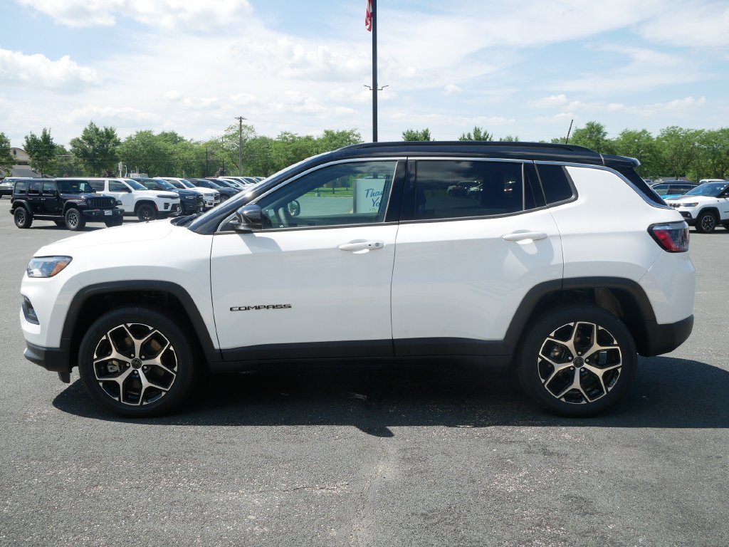 New 2026 Bright White Clear-Coat Exterior Paint Jeep Limited image 5