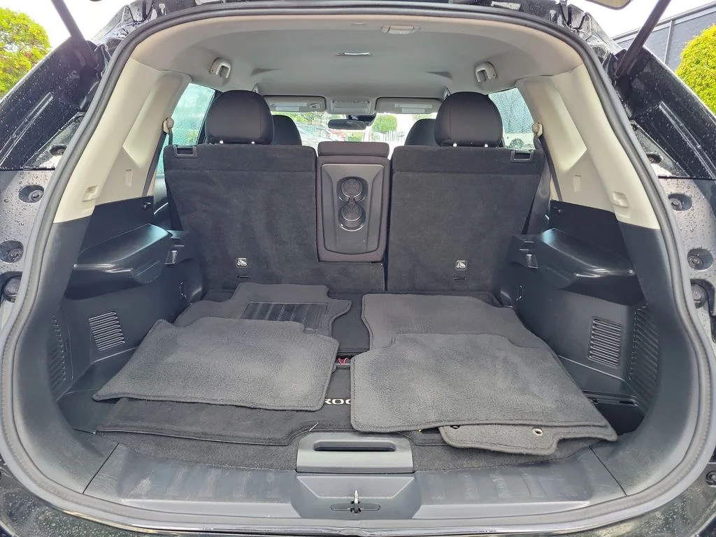 Used 2019 Black Nissan S image 10