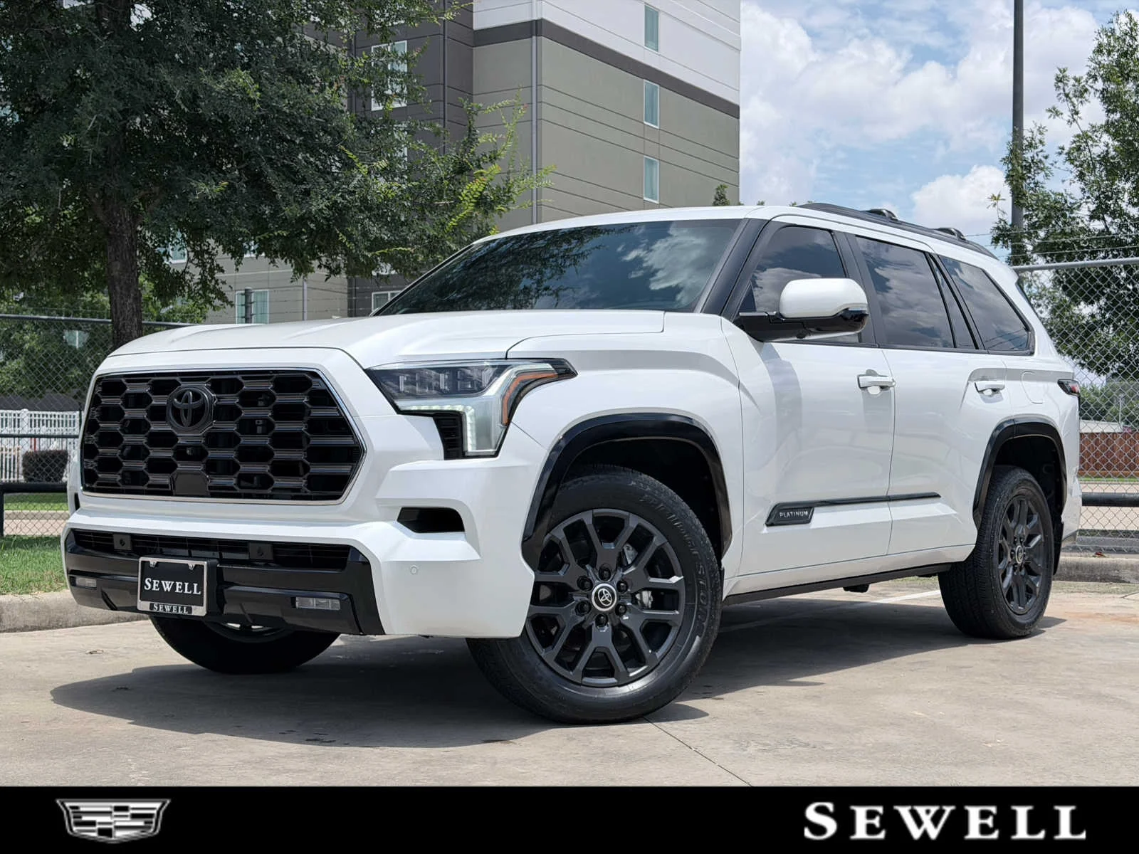 2024 Toyota Sequoia Platinum 4WD i-FORCE MAX Hybrid's photo