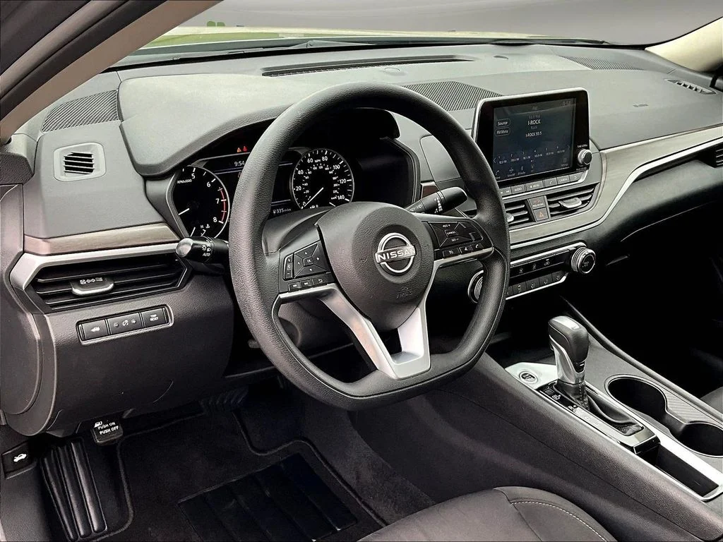 Used 2025 Gray Nissan 2.5 SV image 18