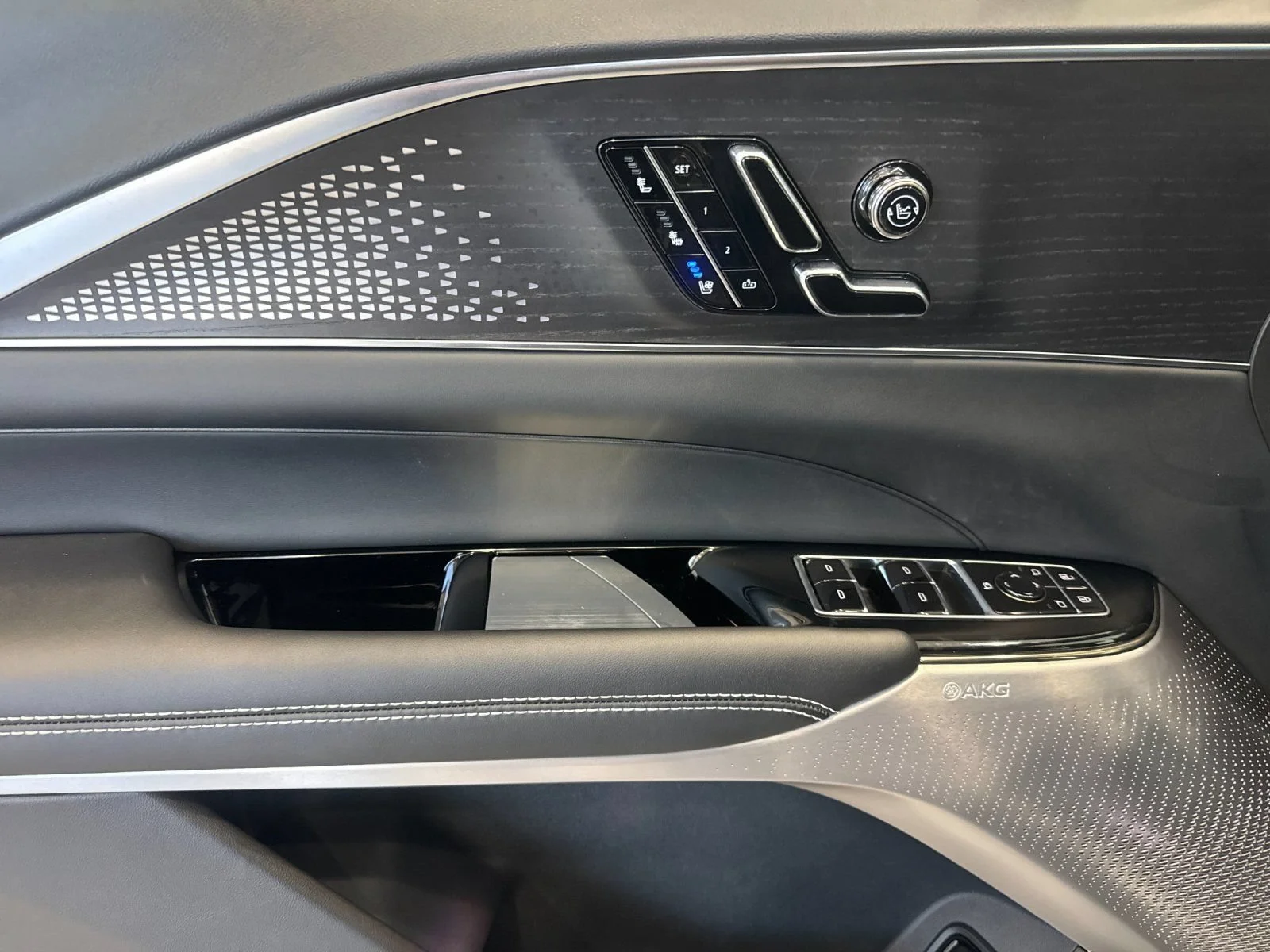 2026 Cadillac LYRIQ V Premium - Photo 10