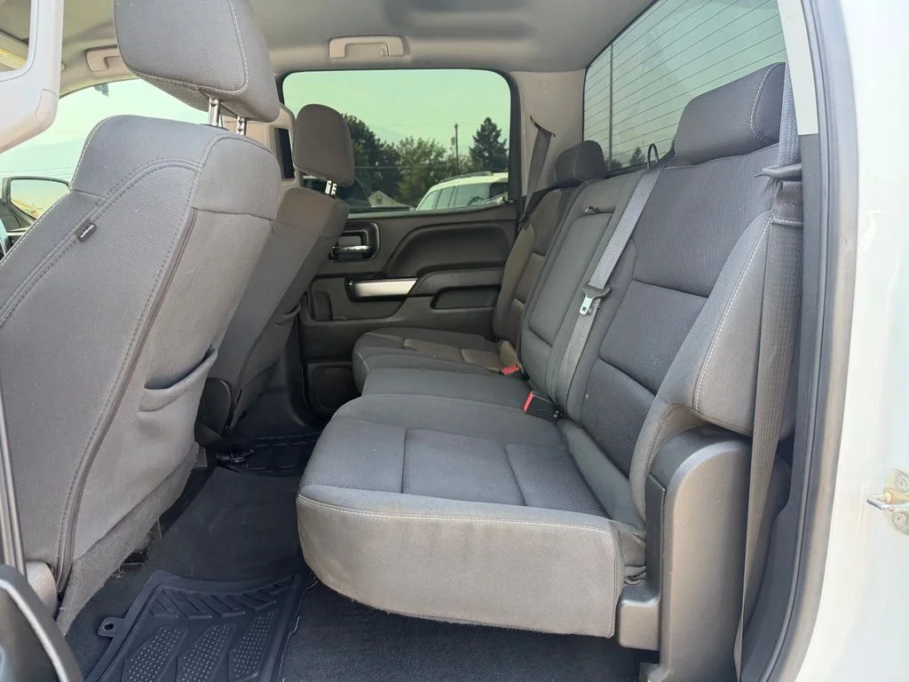 Used 2018 White Chevrolet LT image 17