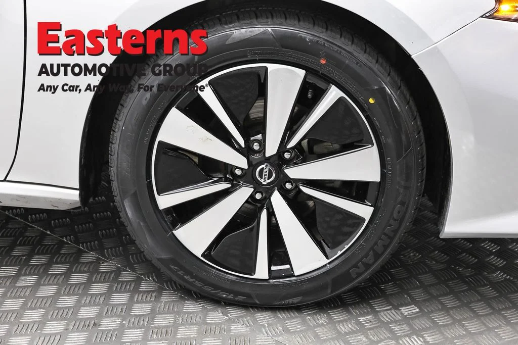 Used 2022 Silver Nissan 2.5 SV image 31