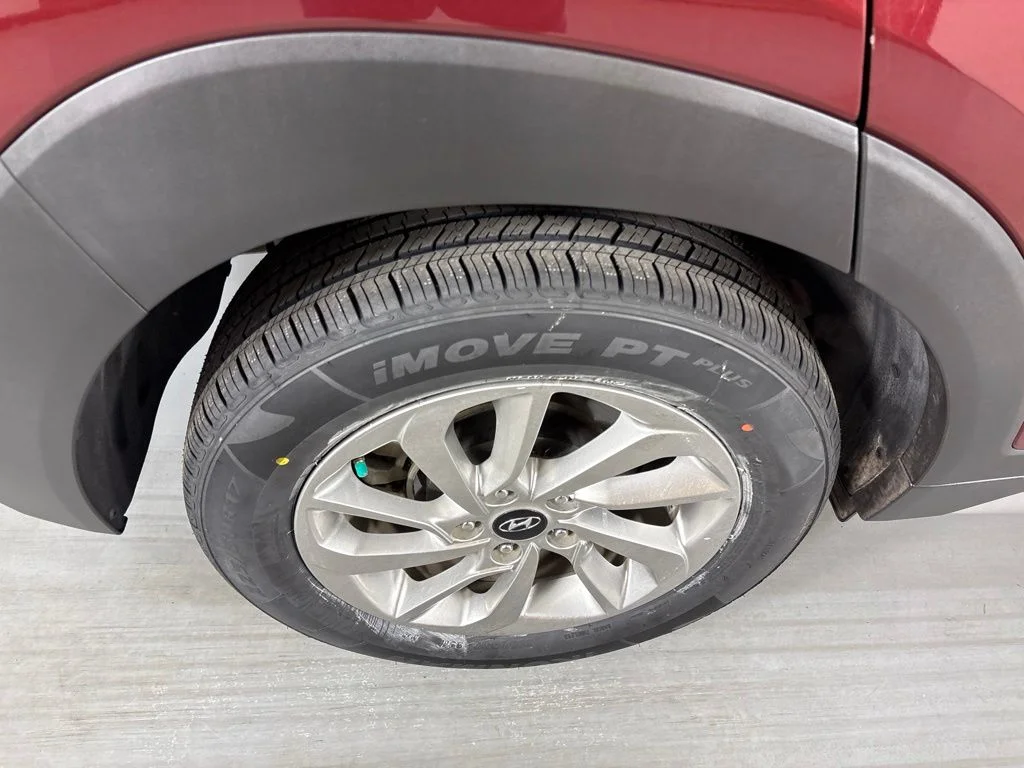 Used 2018 Red Hyundai SEL Plus image 10