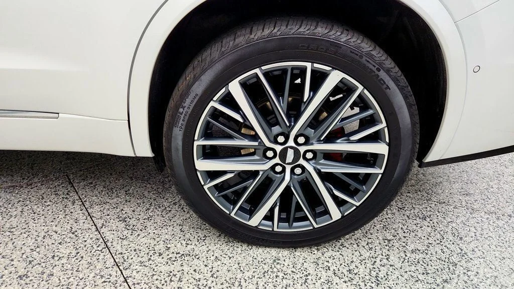 Used 2024 Crystal White Tricoat Cadillac AWD 4dr Sport w/ Super Cruise & Technology Pkg image 9