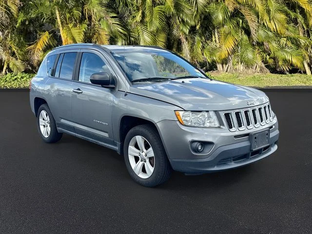 Used 2013 Gray Jeep Latitude image 5