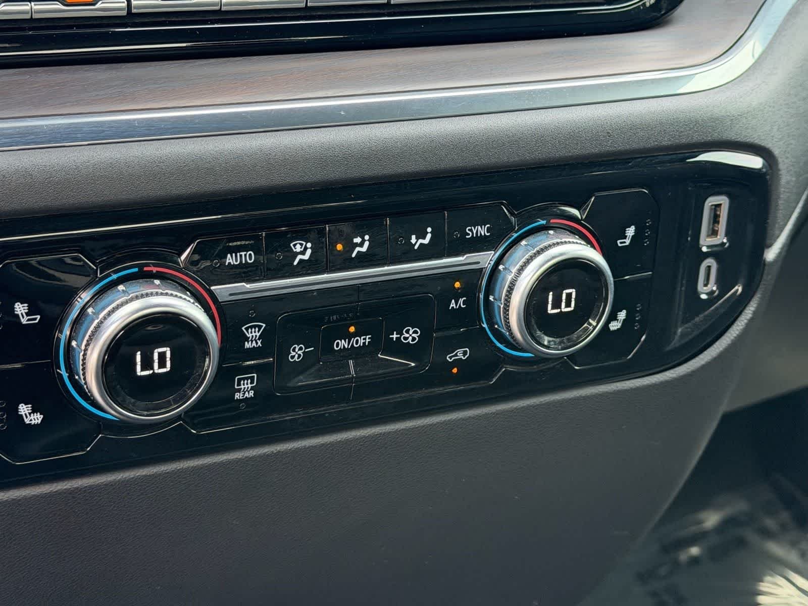 2024 GMC Sierra 1500 SLT - Photo 28